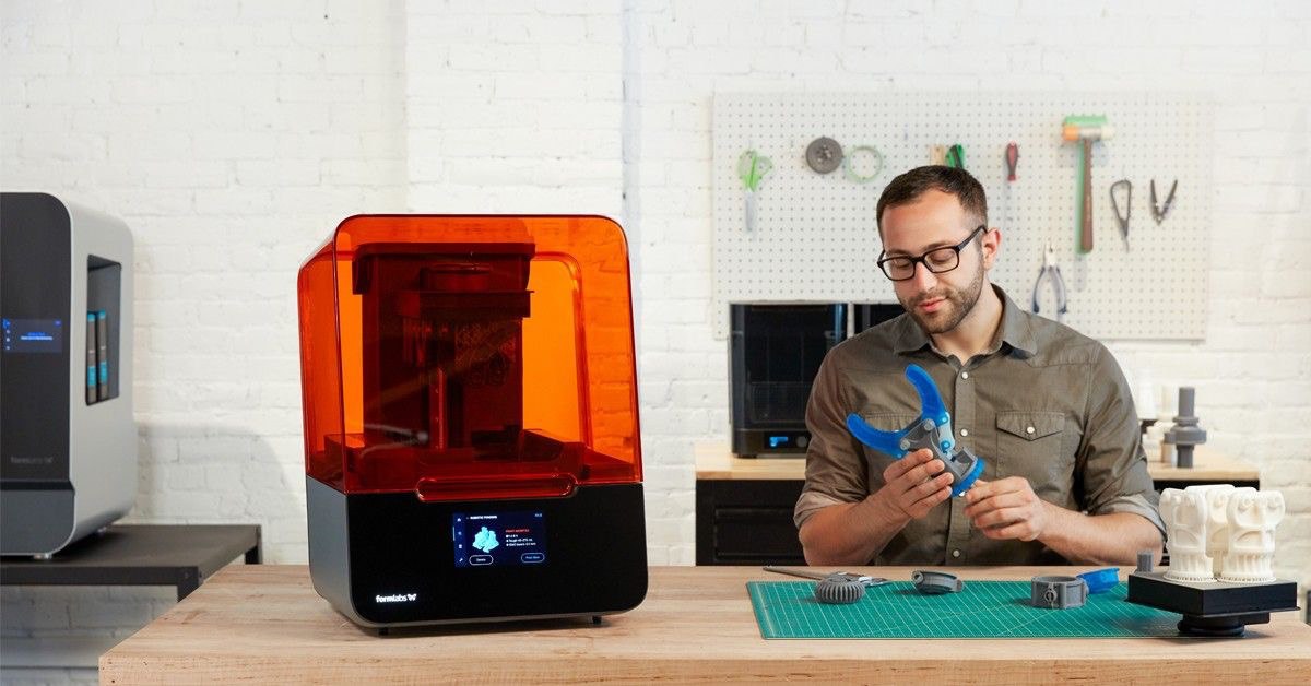 a guy useing the 3D Printing Technology